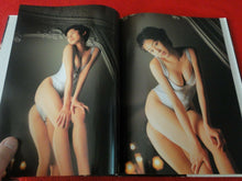 Load image into Gallery viewer, Vintage Nude Erotic Women Japanese Picture Book Sentir Chiharu Komatsu
