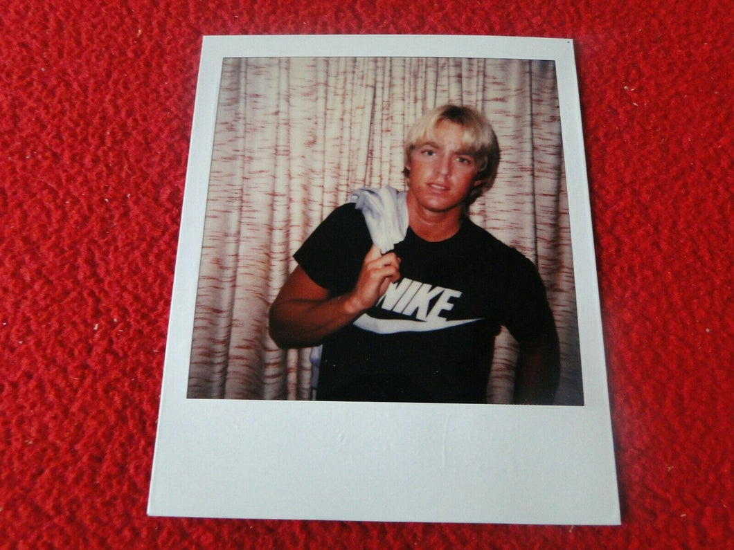 VINTAGE PHOTO POLAROID SEMI NUDE BEEFCAKE MODEL 18 YEAR OLD + SNAPSHOT GAY A29